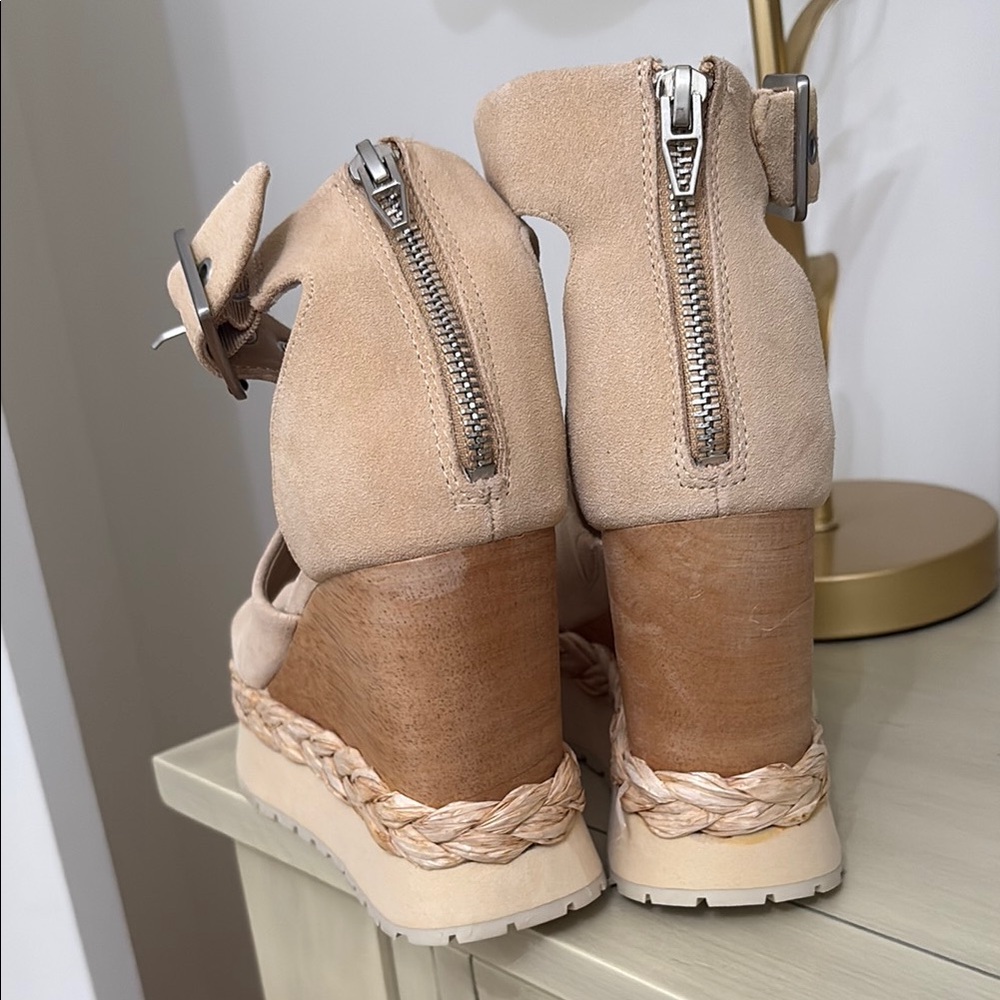 Dolce Vita Women's Tan Wedge Sandals - Picture 3 of 4